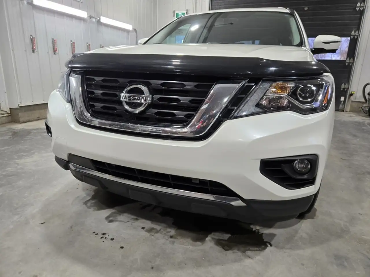 Nissan Pathfinder снимка Nissan Pathfinder