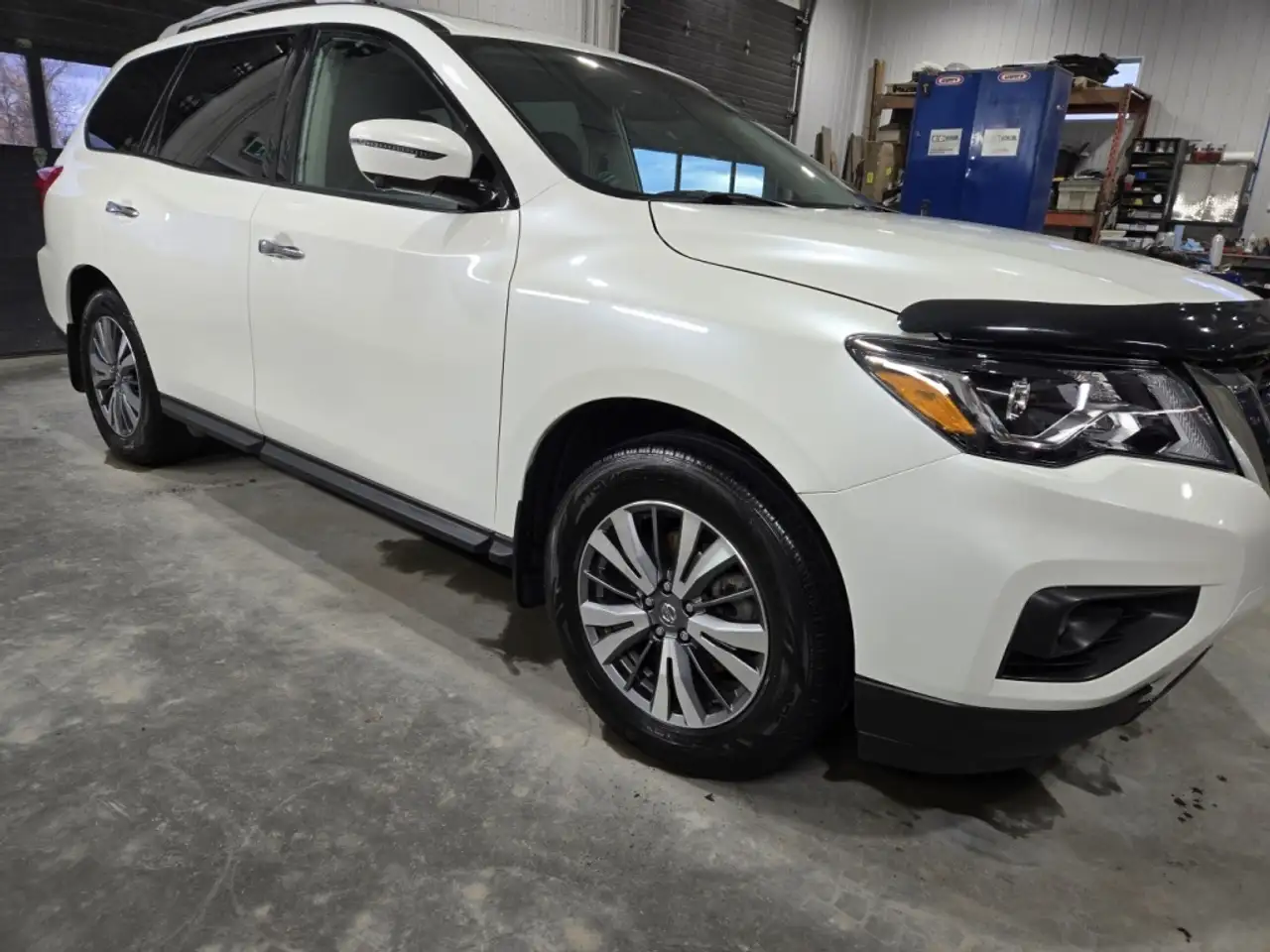 Nissan Pathfinder снимка Nissan Pathfinder