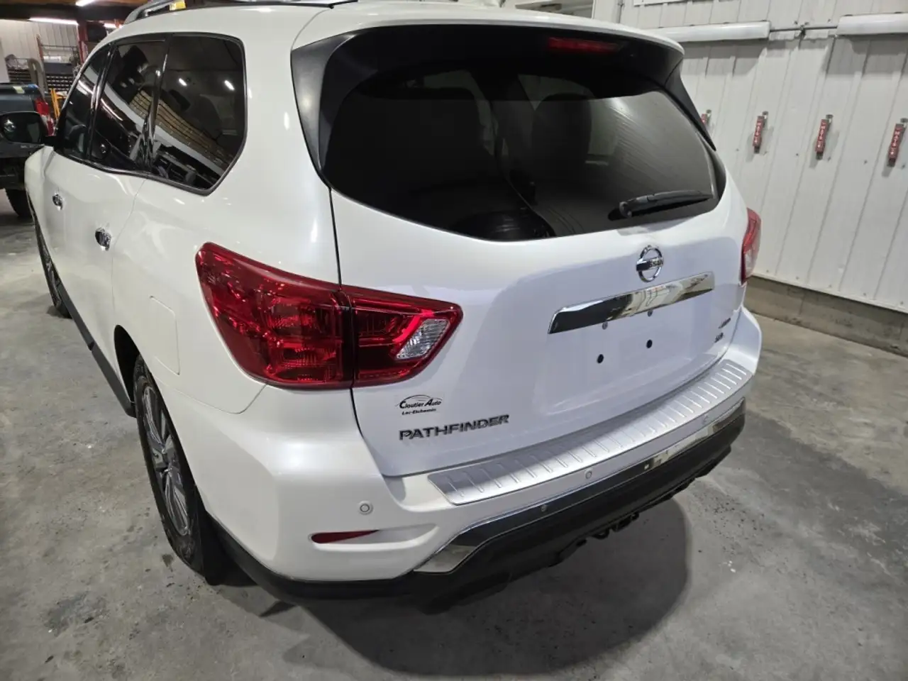 Nissan Pathfinder снимка Nissan Pathfinder