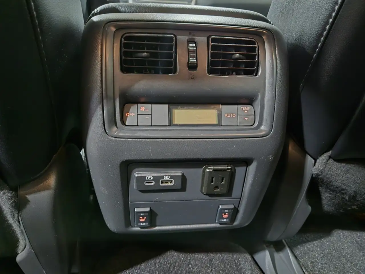 Nissan Pathfinder снимка Nissan Pathfinder
