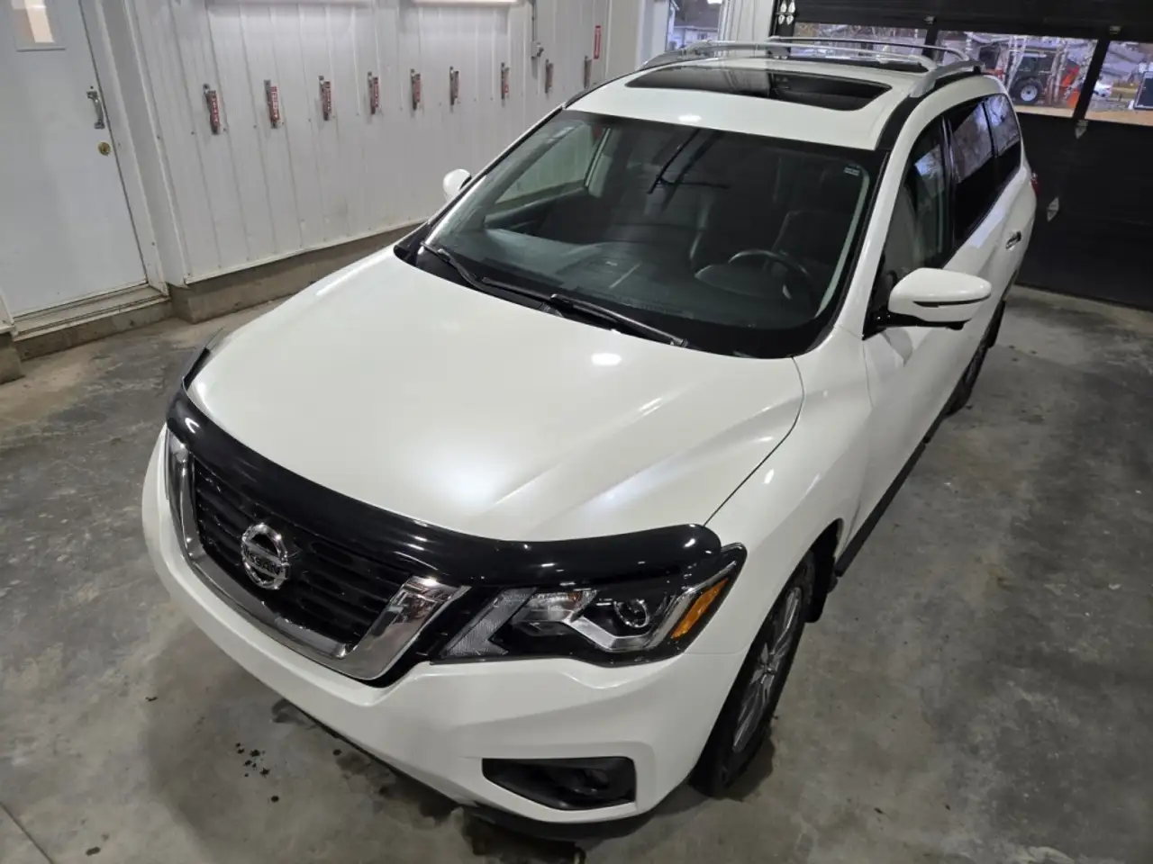 Nissan Pathfinder снимка Nissan Pathfinder