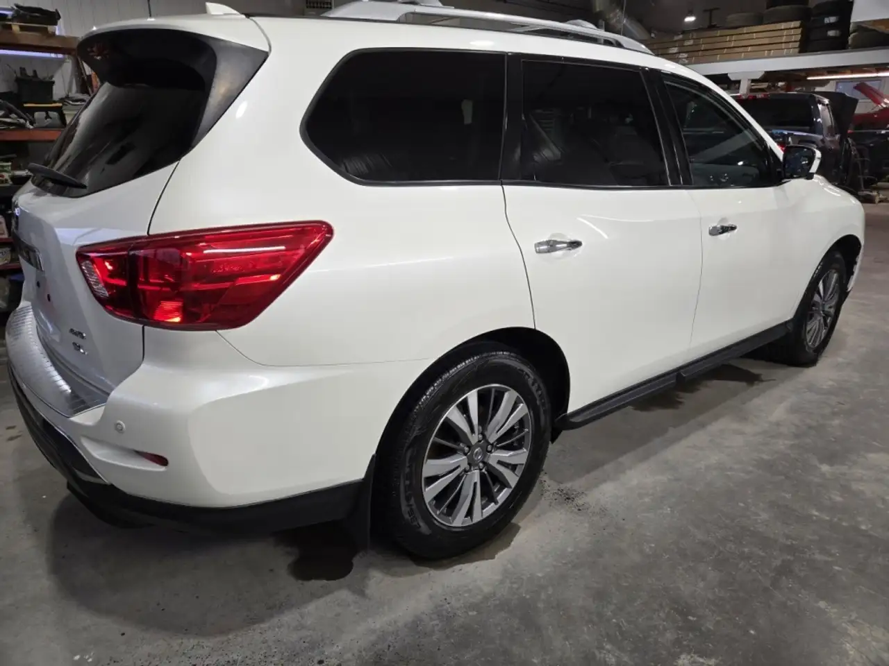 Nissan Pathfinder снимка Nissan Pathfinder