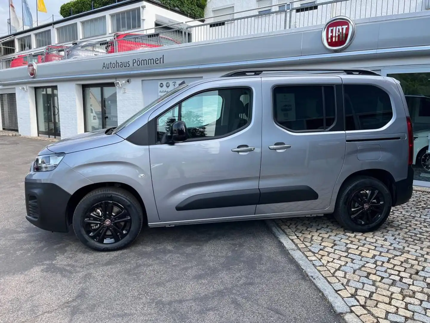 Fiat E-Doblo 50kWh mit AHK und M+S Gris - 2