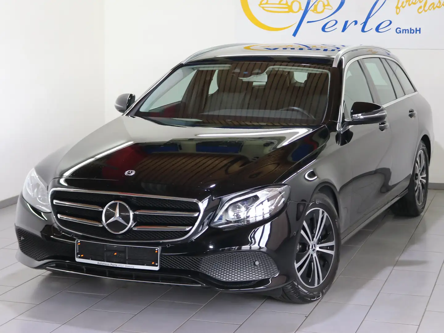Mercedes-Benz E 220 D T 9G AVANTGARDE"DISTR+"MBEAM"WSCREEN"AHK"KAMERA" Schwarz - 2