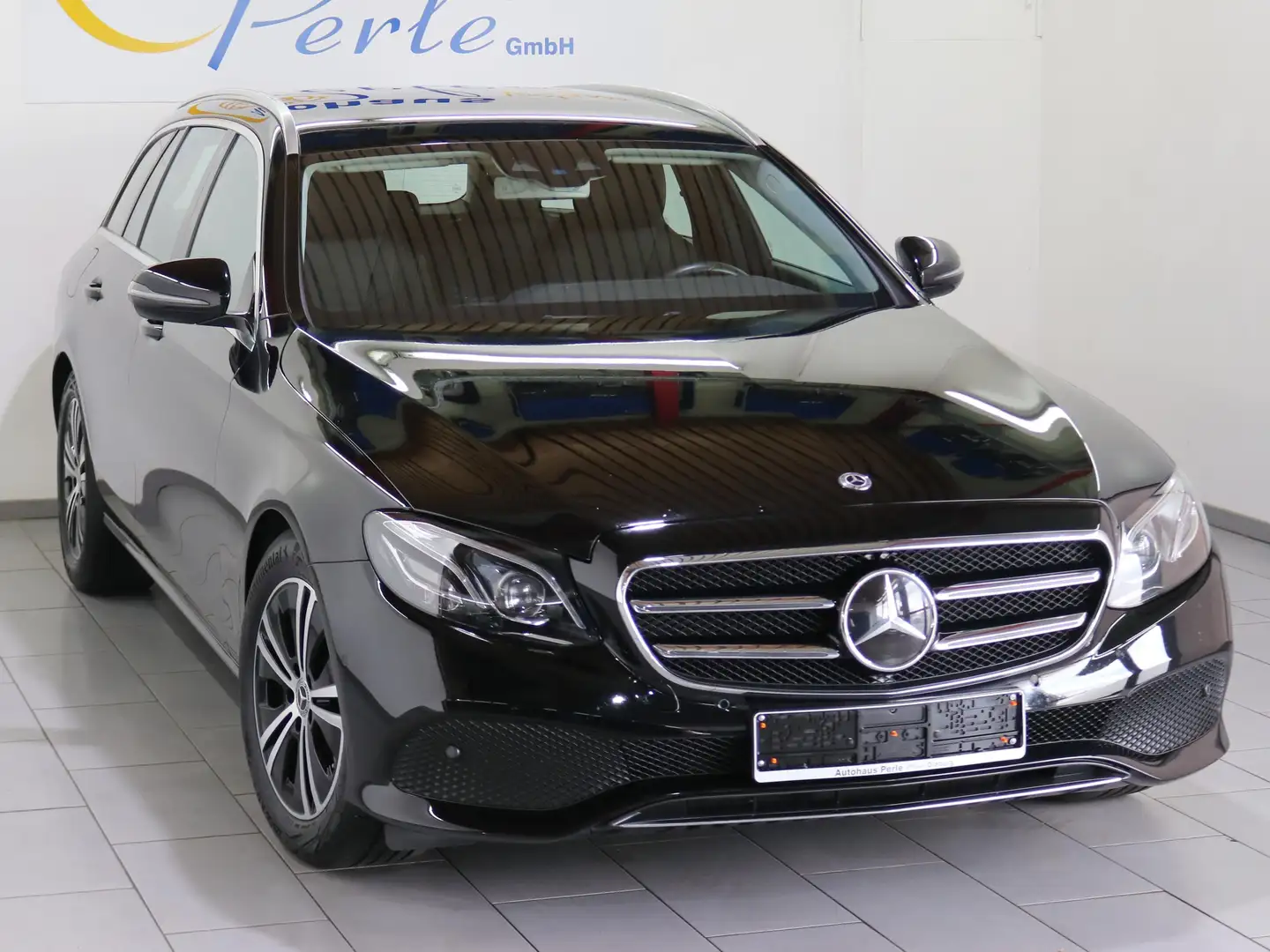 Mercedes-Benz E 220 D T 9G AVANTGARDE"DISTR+"MBEAM"WSCREEN"AHK"KAMERA" Schwarz - 1