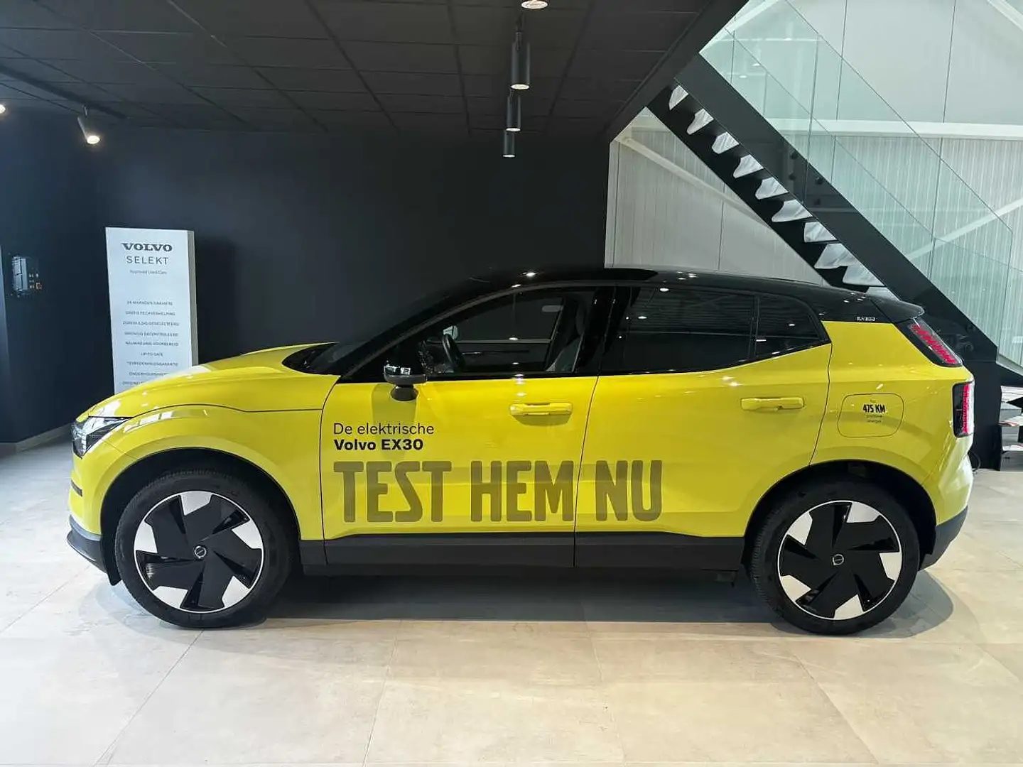 Volvo EX30 Plus, Single Motor Extended Range, Elektrisch Желтый - 2