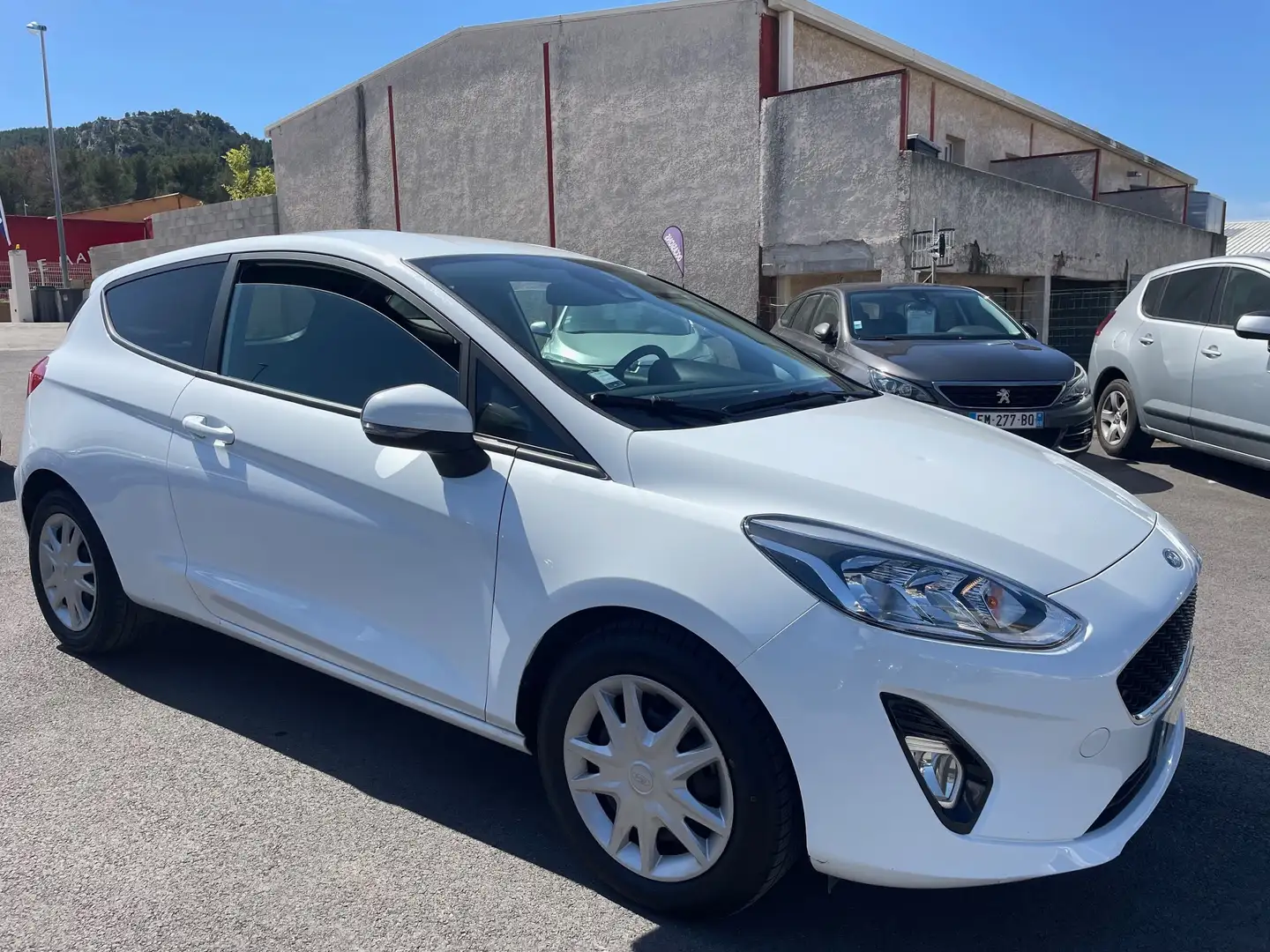 Ford Fiesta SOCIETE TDCI 85ch 2 Places Weiß - 2