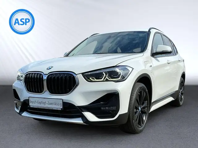 BMW X1 xDrive 25e AUT Sport Line LED PAN NAV PDC RFK