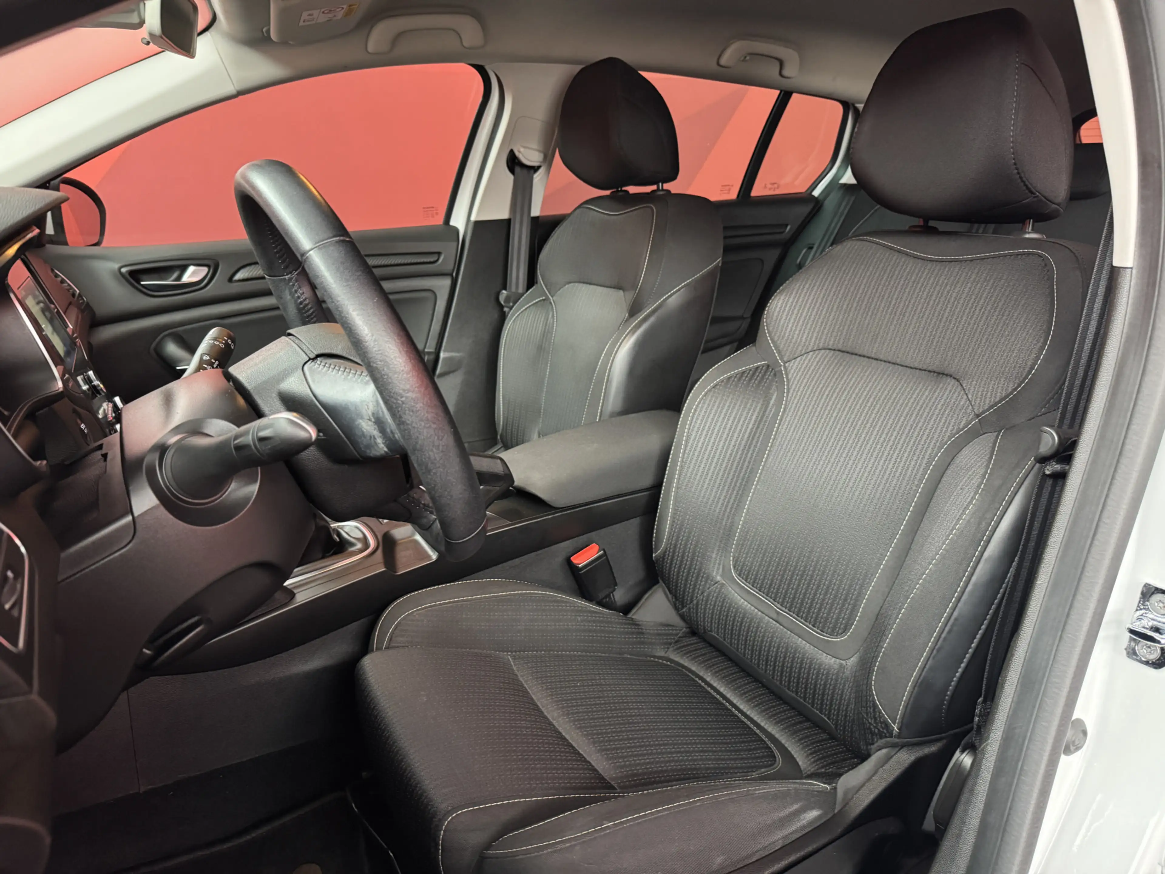 Renault Megane Estate 1.2 TCe Limited | Stoelverwarming | Navi | — photo 4