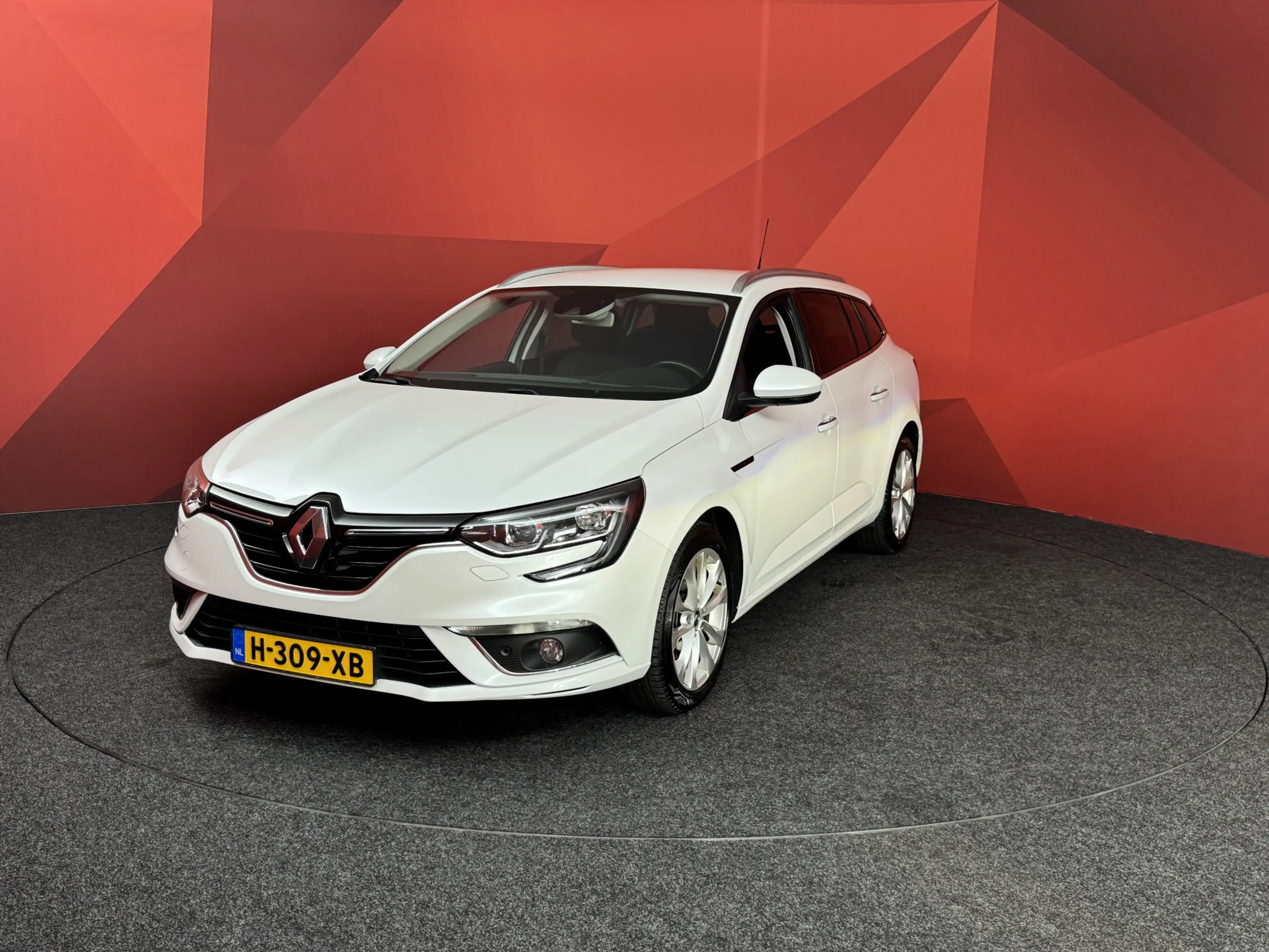 Renault Megane Estate 1.2 TCe Limited | Stoelverwarming | Navi | — photo 14