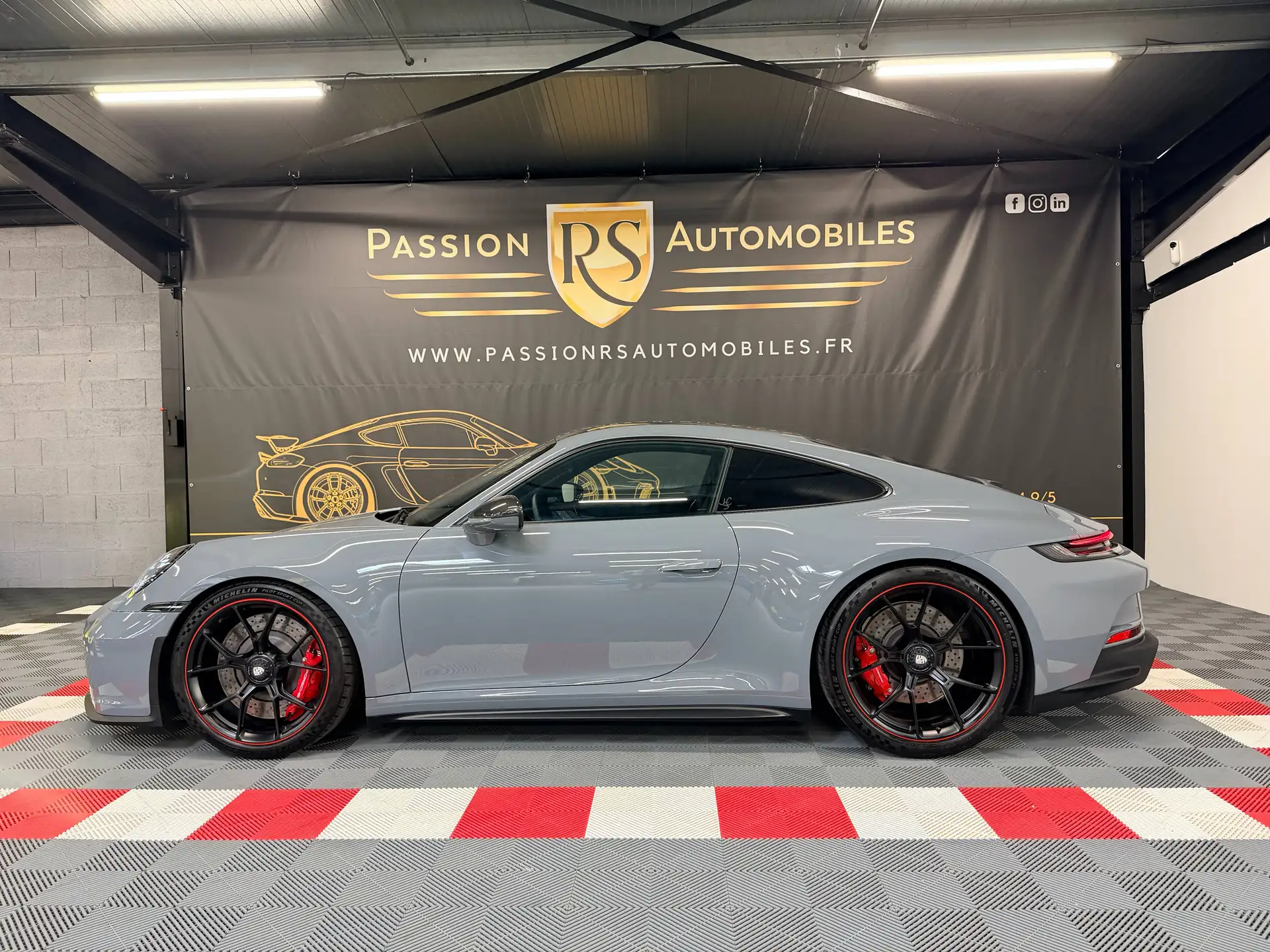 포르쉐 911 GT3 Touring 2024 건메탈 사진 2