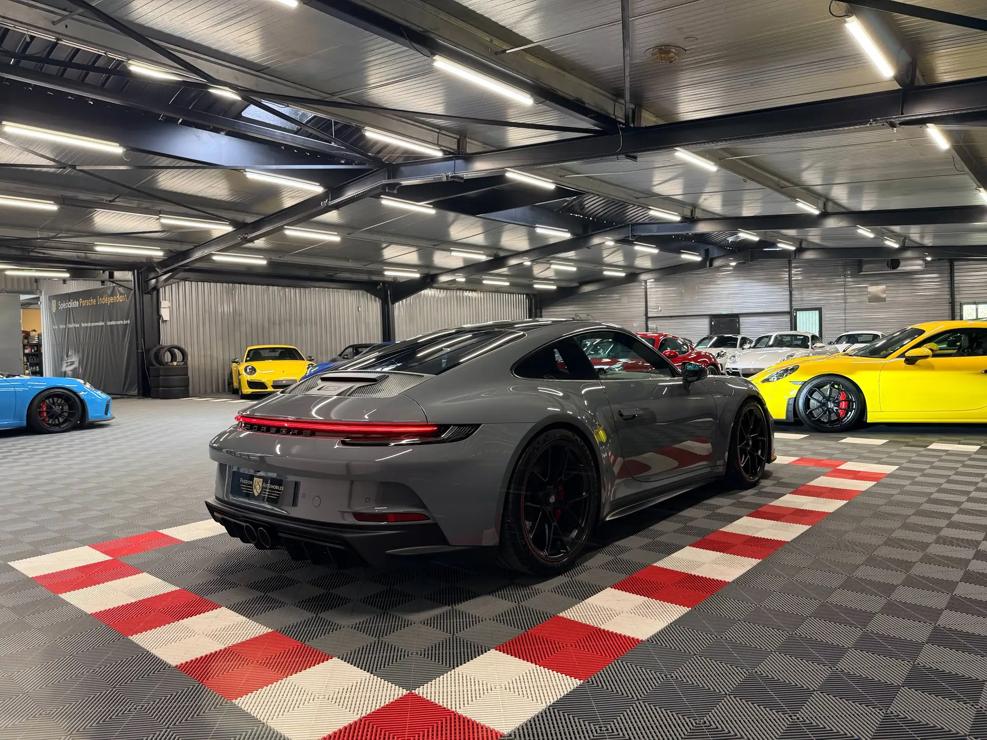 포르쉐 911 GT3 Touring 2024 건메탈 사진 4