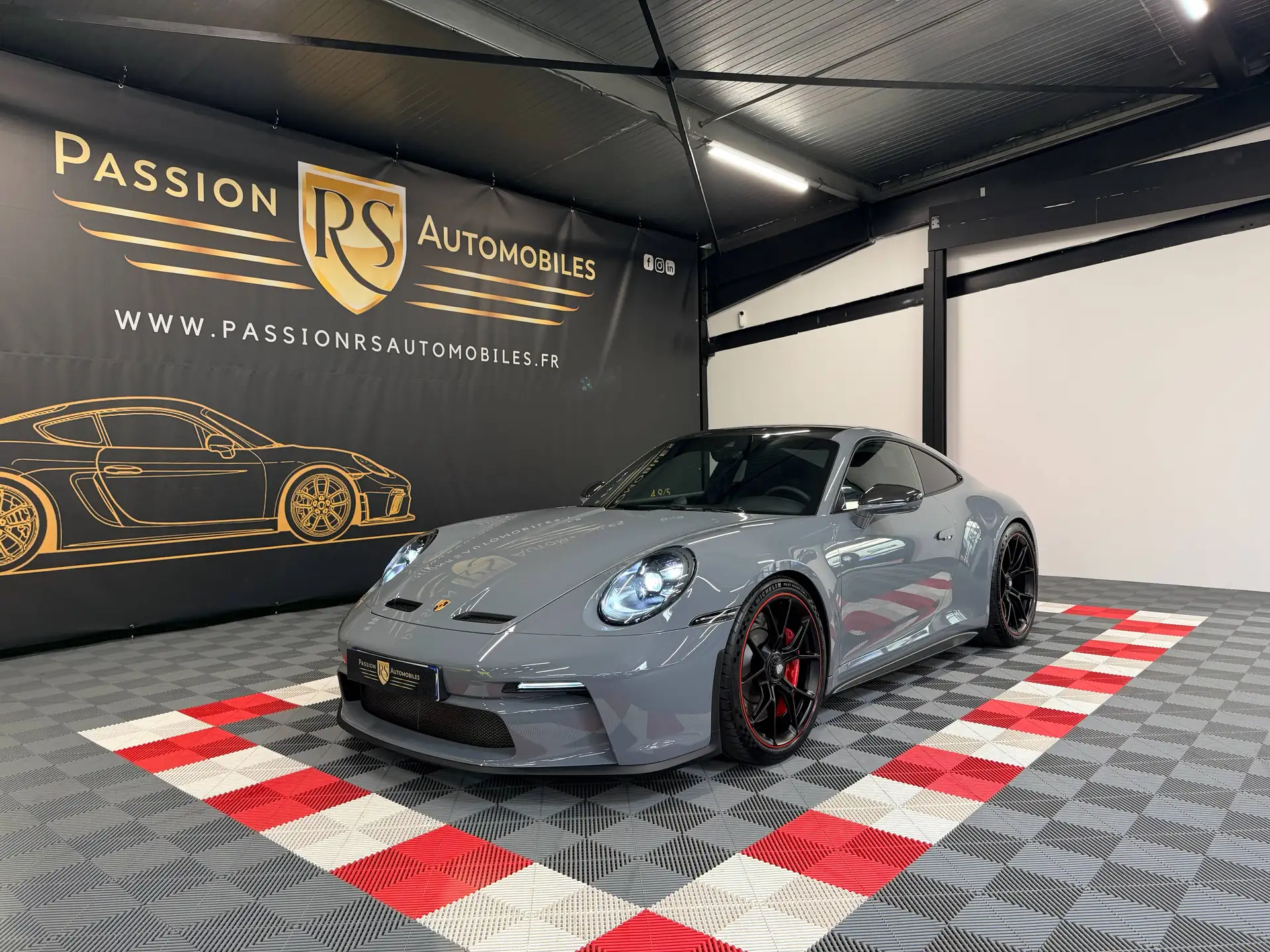 포르쉐 911 GT3 Touring 2024 건메탈 사진 1