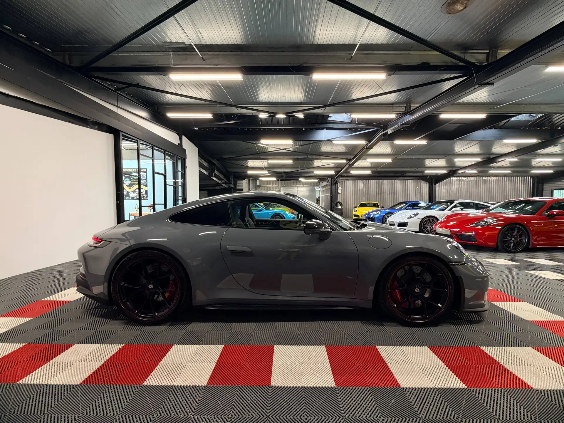 포르쉐 911 GT3 Touring 2024 건메탈 사진 5