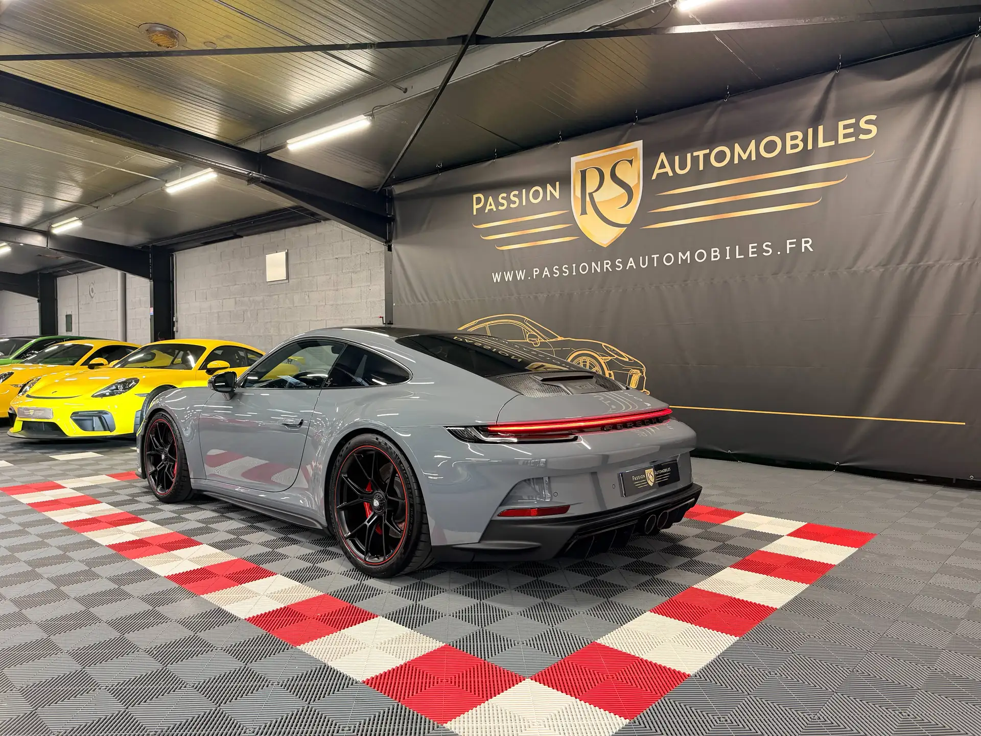 포르쉐 911 GT3 Touring 2024 건메탈 사진 3