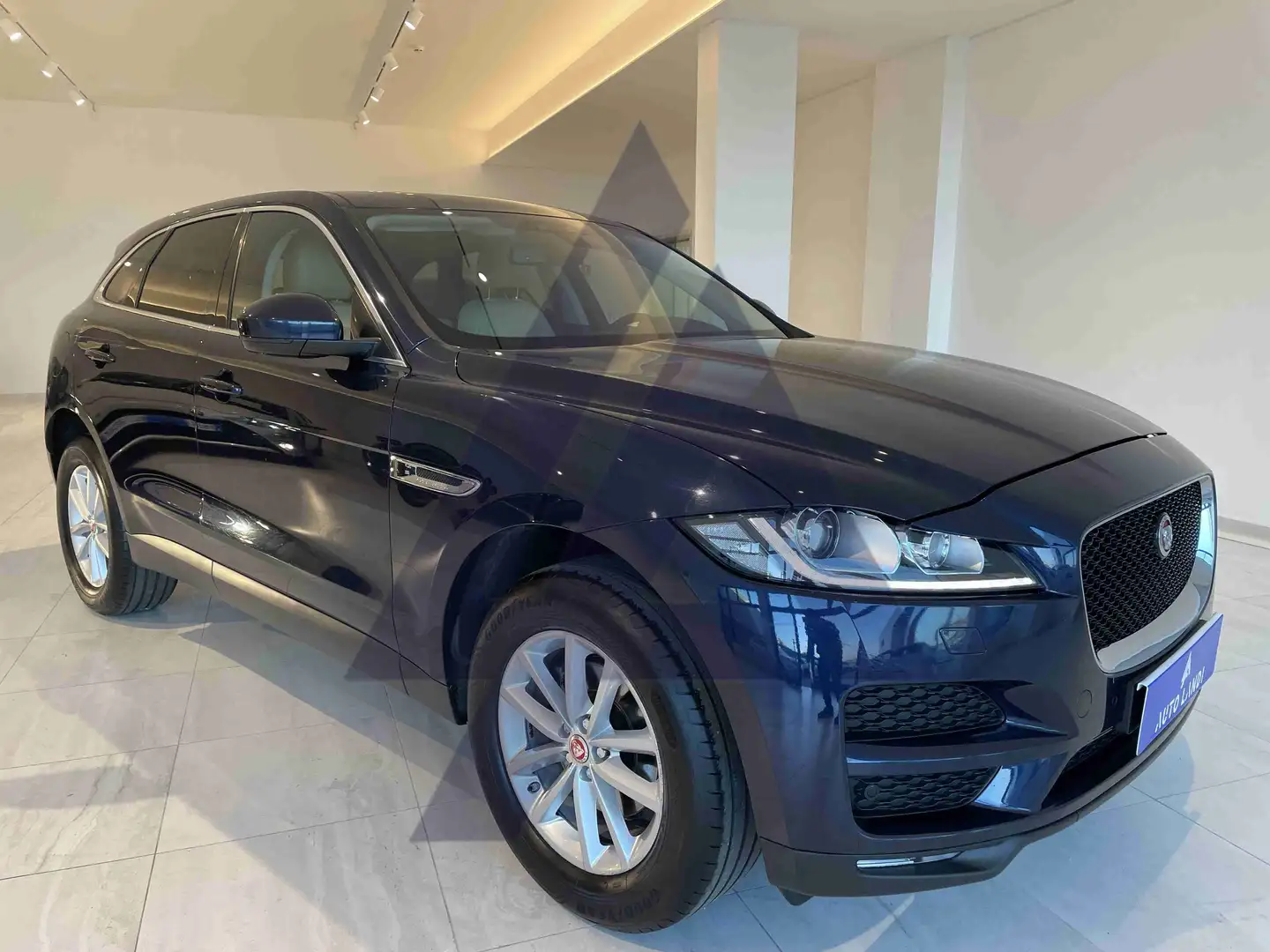 Jaguar F-Pace F-Pace 2.0d Portfolio awd 180cv auto Azul - 2