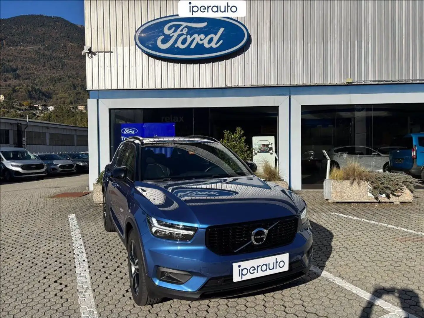Volvo XC40 1.5 t3 r-design 163cv auto Blu/Azzurro - 2