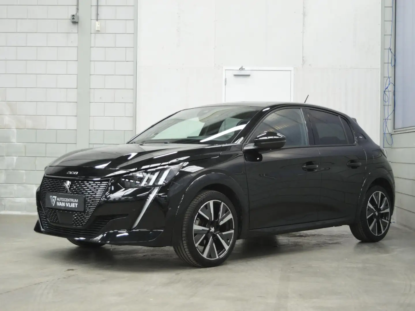 Peugeot 208 1.2 PureTech GT PANORAMADAK | NAVIGATIE & CARPLAY Schwarz - 2