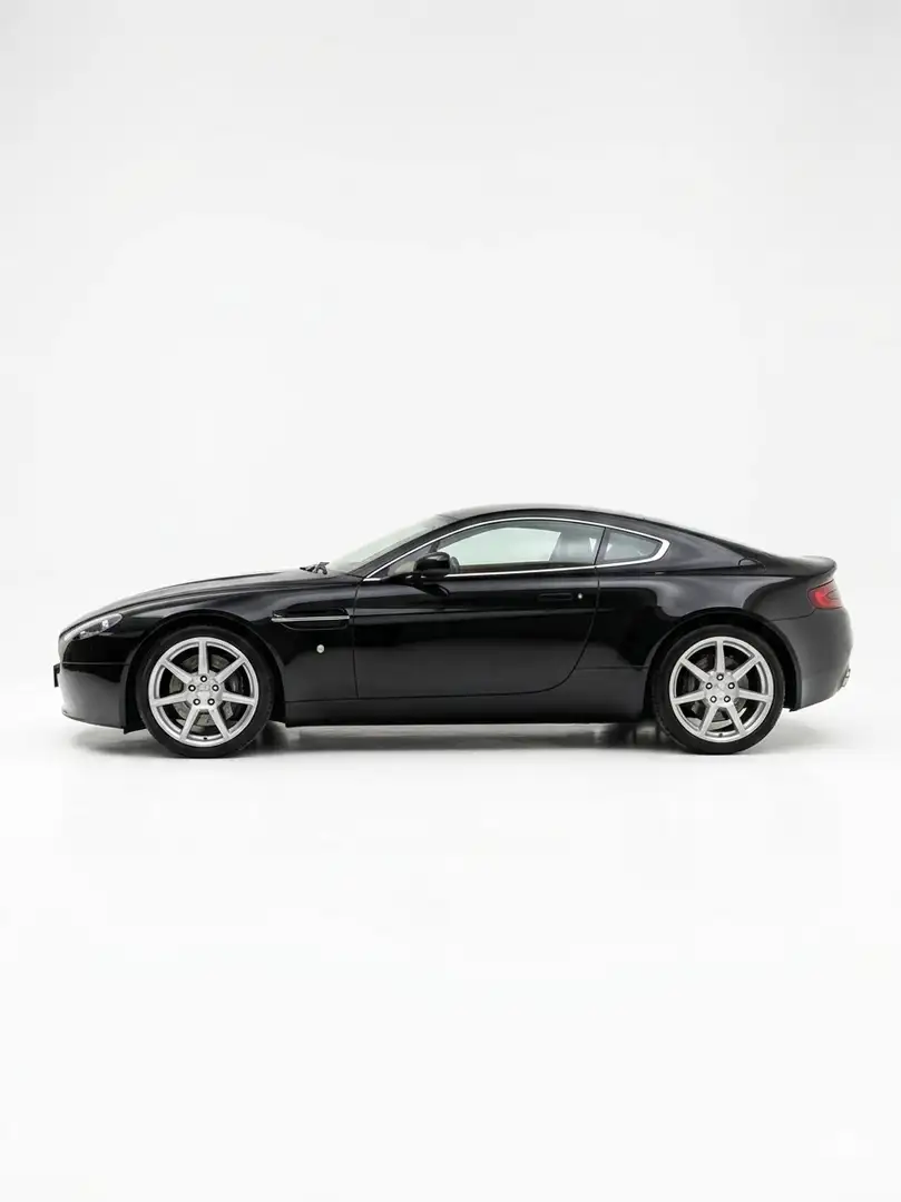 Aston Martin Vantage - 2