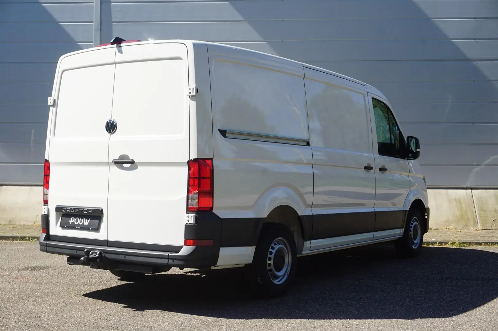 Volkswagen Crafter 30 2.0 TDI 140pk L3H2 Trendline Volkswagen Crafter Wit - 2