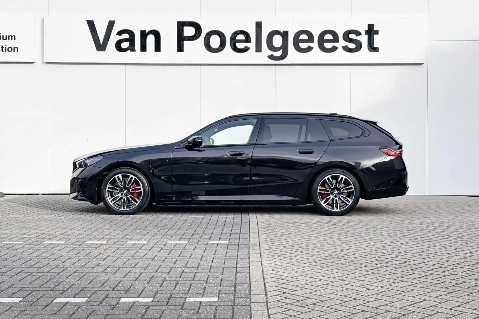 BMW 530 5 Serie Touring 530e Innovation Pack | M sport Zwart - 2