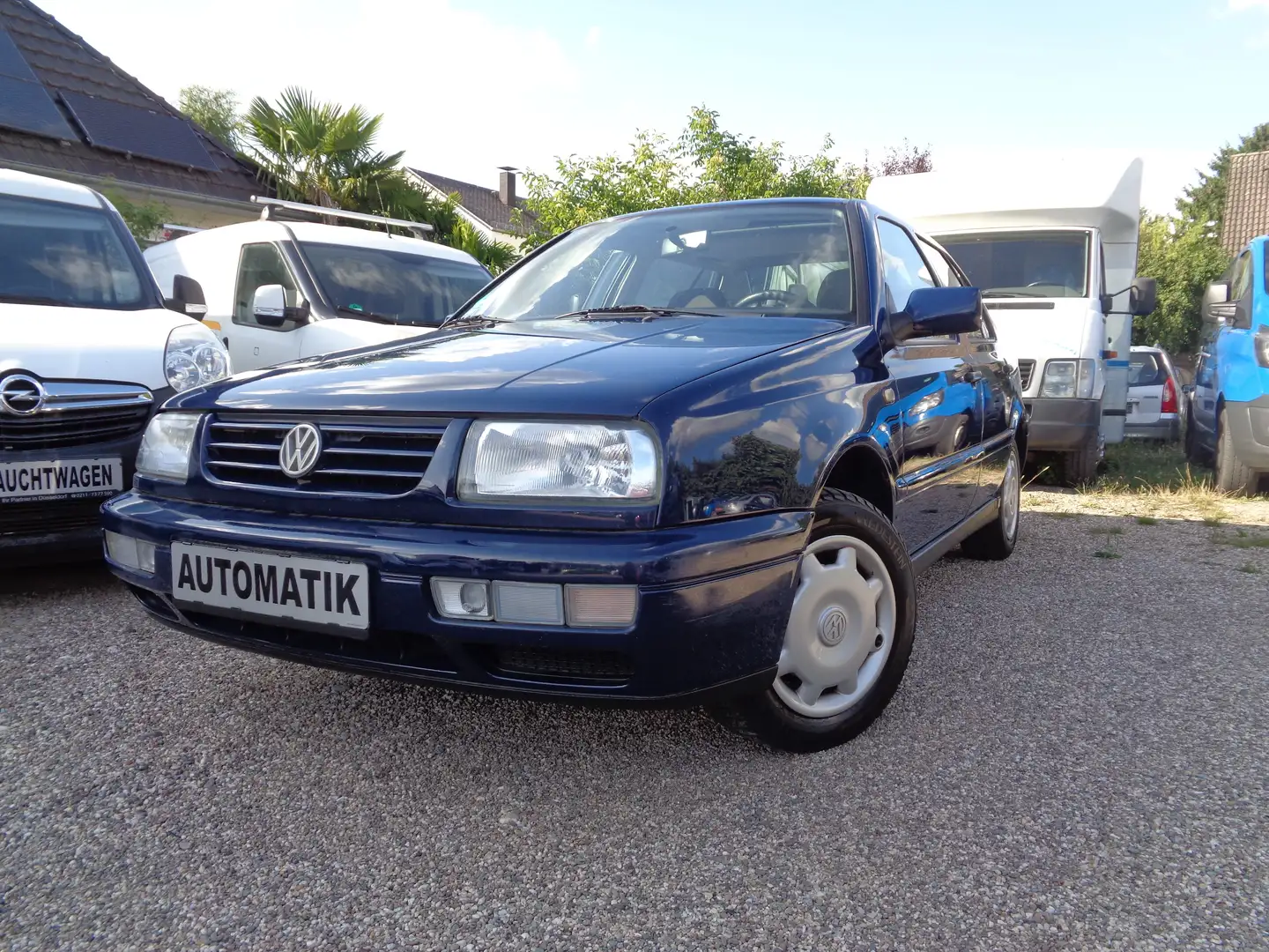 Volkswagen Vento 1.6 GLX Bleu - 1