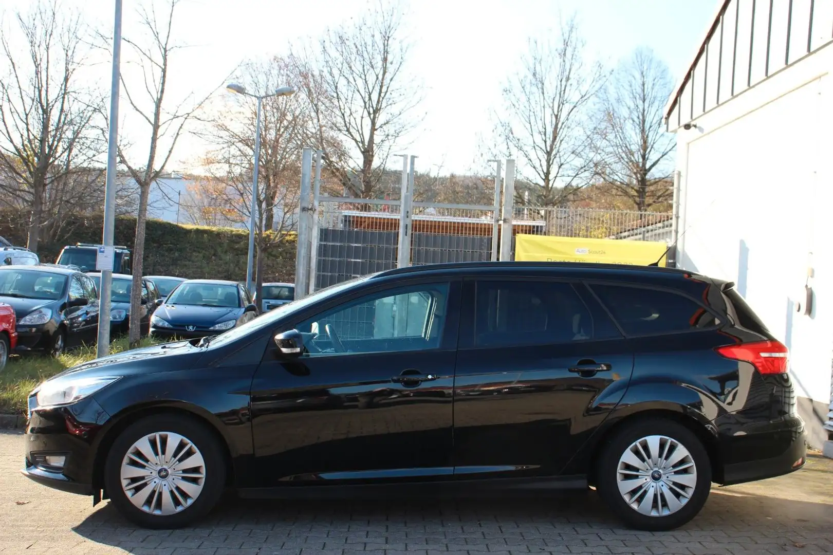 Ford Focus T. 1.0 EcoB. # Navi # Tempomat # SHZ # PDC Noir - 2