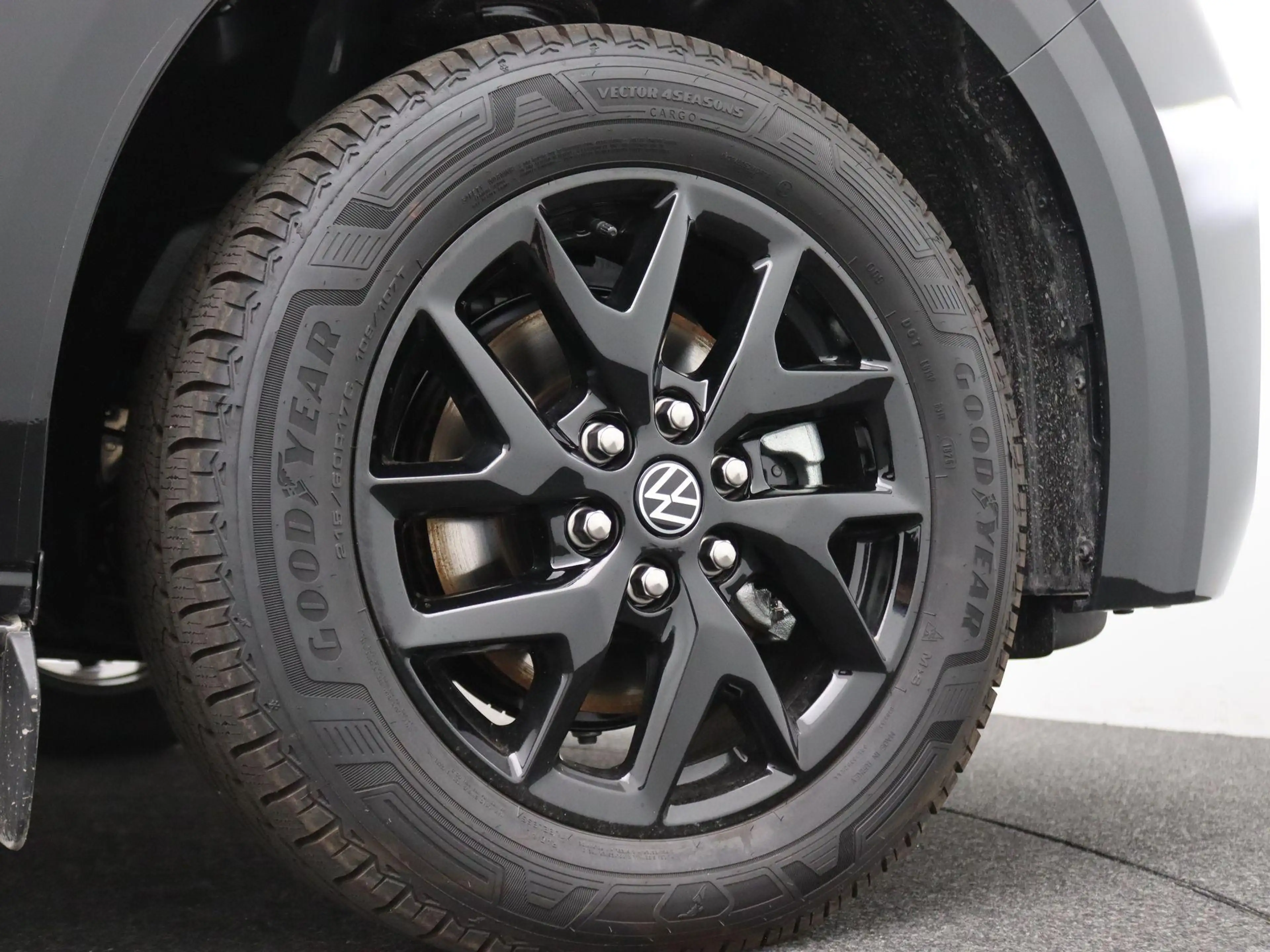 Volkswagen Transporter Caravelle 2.5 eHybrid L2H1 30 Style 231PK Aut. 360 — photo 17