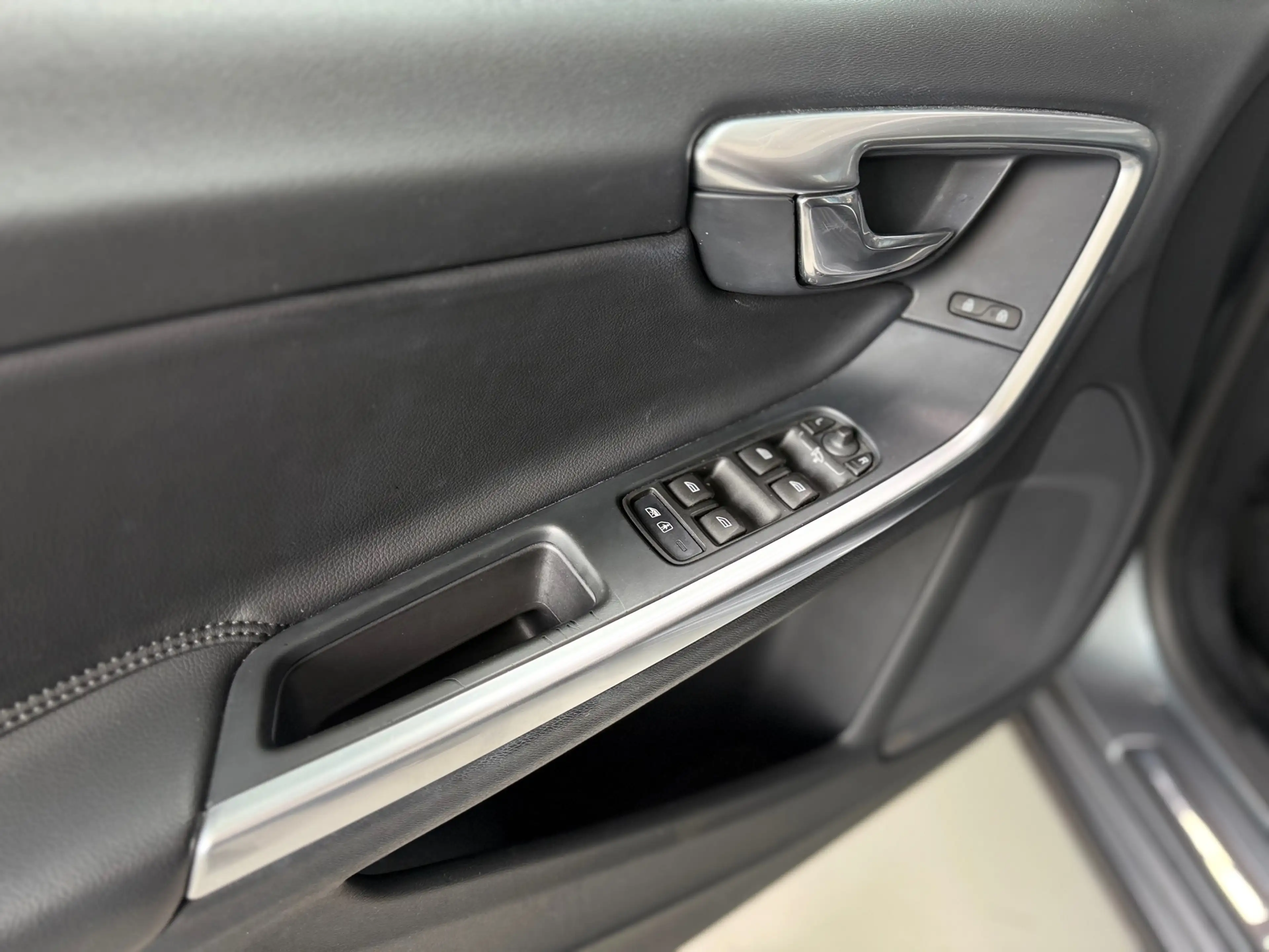 Volvo S60 2.0 D3 SummumAutomaat,Kanteldak,Cruise,Leer. — photo 5
