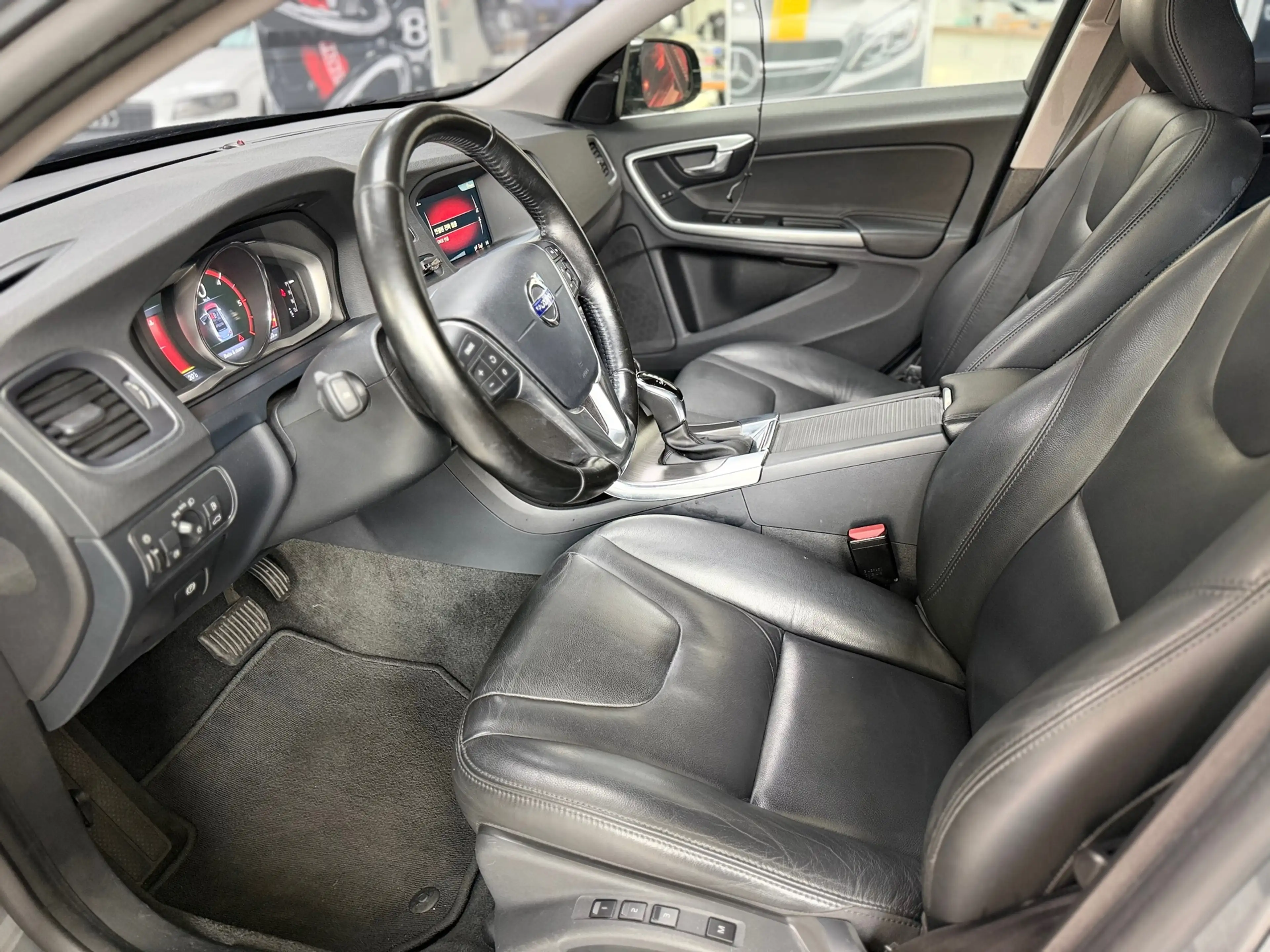 Volvo S60 2.0 D3 SummumAutomaat,Kanteldak,Cruise,Leer. — photo 6