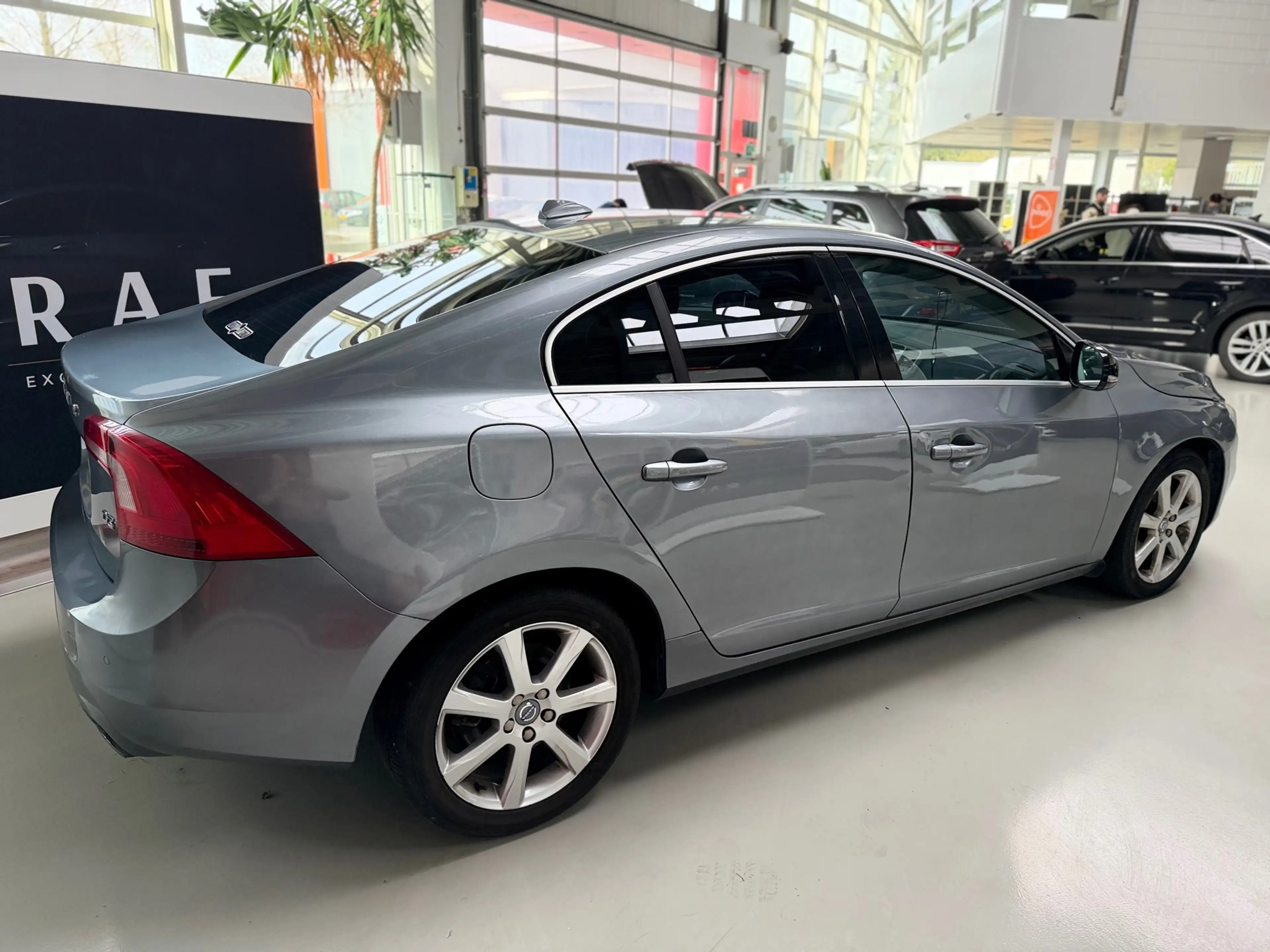 Volvo S60 2.0 D3 SummumAutomaat,Kanteldak,Cruise,Leer. — photo 2