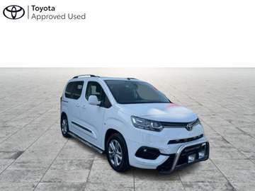 MPV Toyota Proace City Verso MPV + Pano roof + Tre