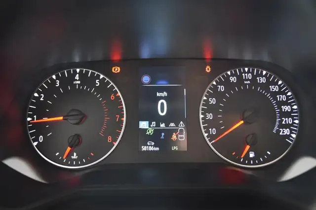 Renault Clio view 8