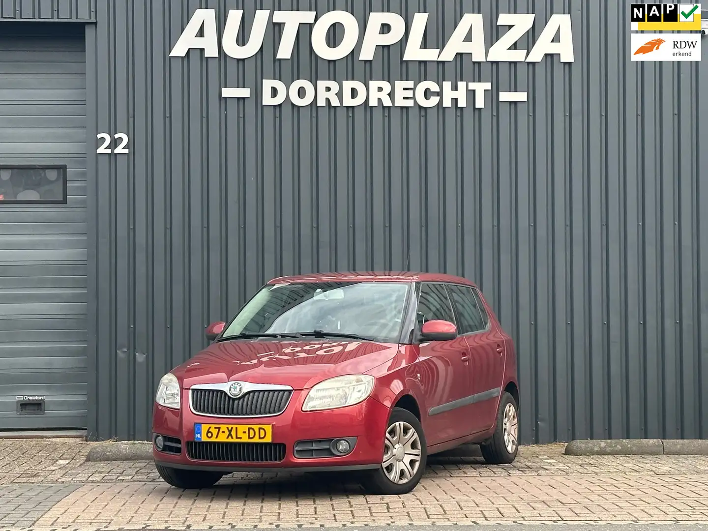 Skoda Fabia 1.6-16V Ambiente Airco/Trekhaak Rood - 1