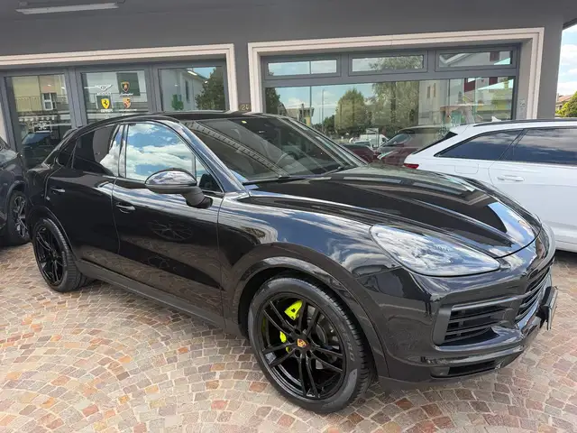 Porsche Cayenne view 4