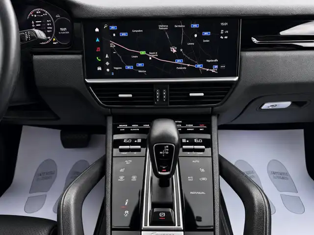 Porsche Cayenne view 11