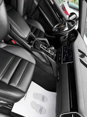 Porsche Cayenne view 10