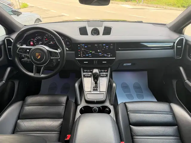Porsche Cayenne view 9
