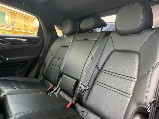 Porsche Cayenne view 15