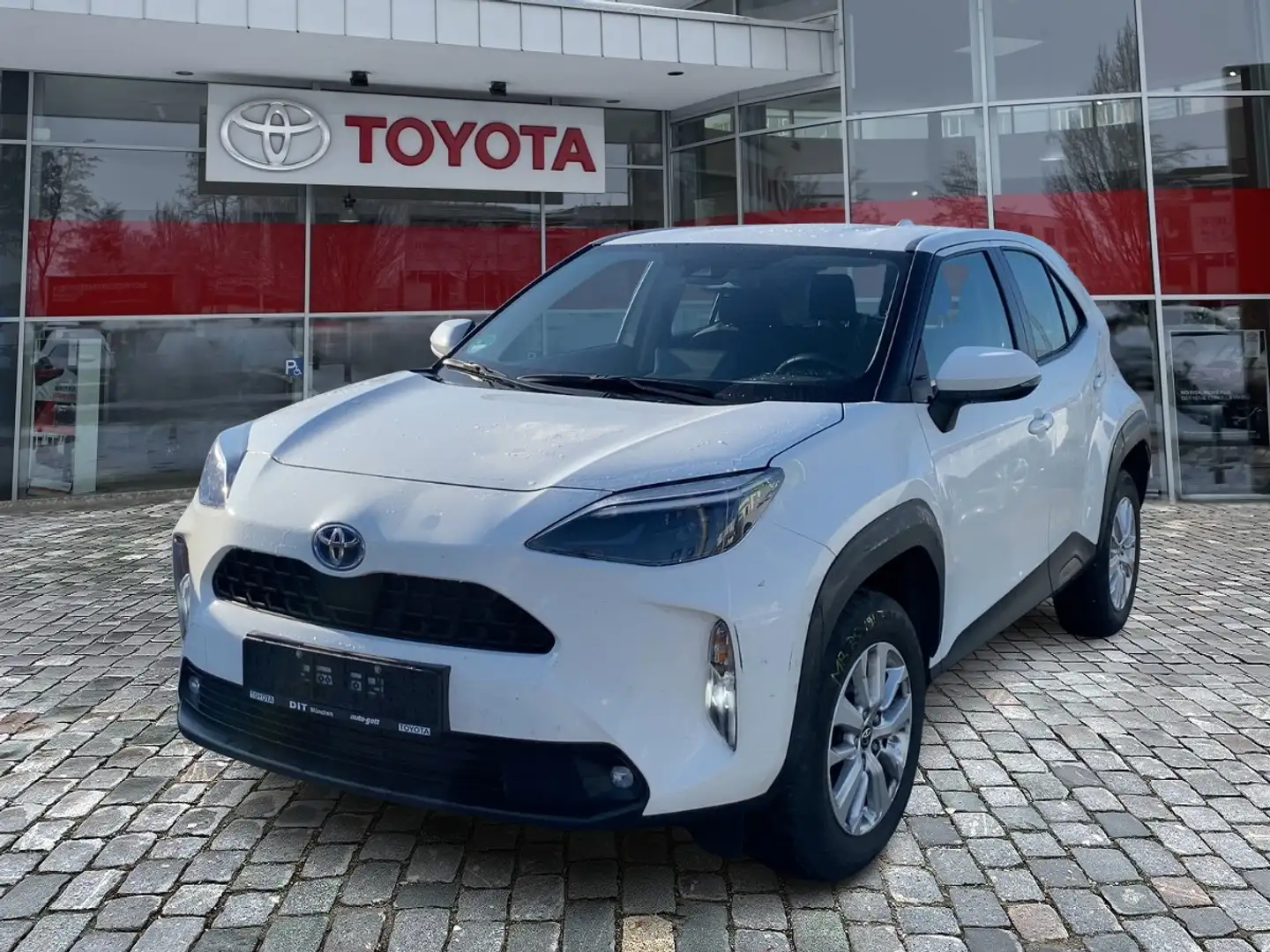Toyota Yaris Cross 1.5 E Hybrid FWD Comfort FLA ACC LM Weiß - 2