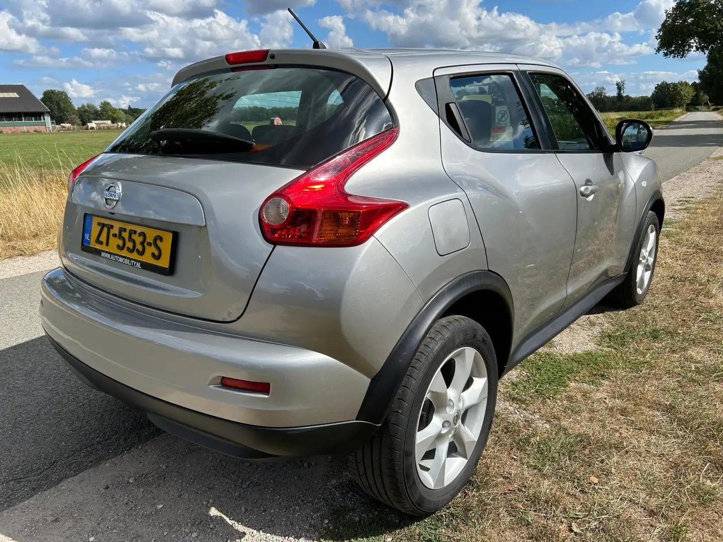 Nissan Juke 1.6 Tekna zeer mooi, cruise, clima en navi Gris - 2