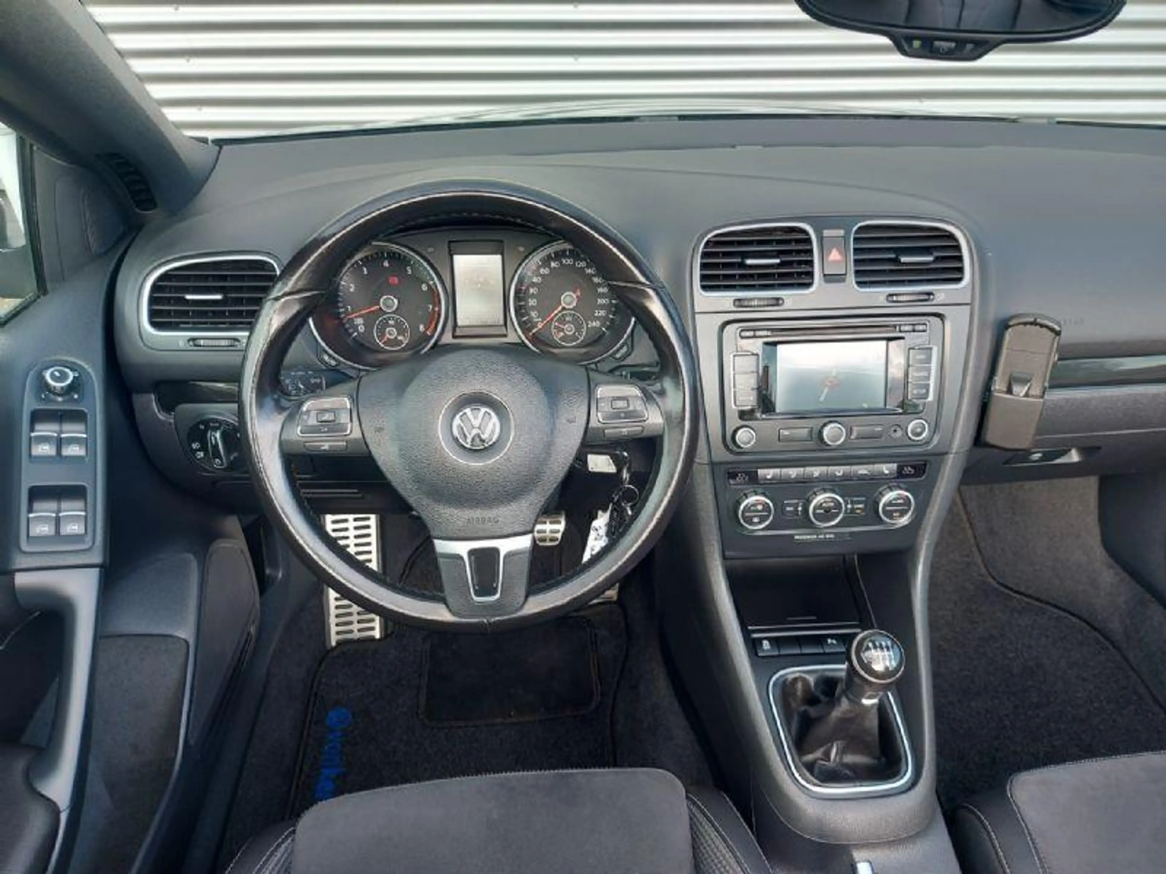 Volkswagen Golf Cabriolet 1.4 TSI, airco,navigatie,stoelverwarming,parkeerse — photo 12