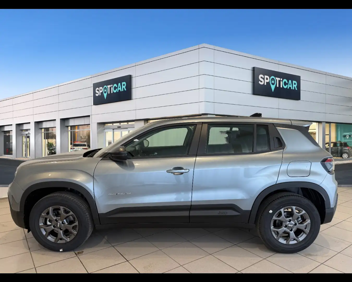 Jeep Avenger 1.2 Turbo Longitude Šedá - 2