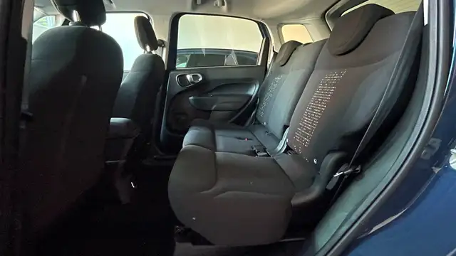 Fiat 500L view 10
