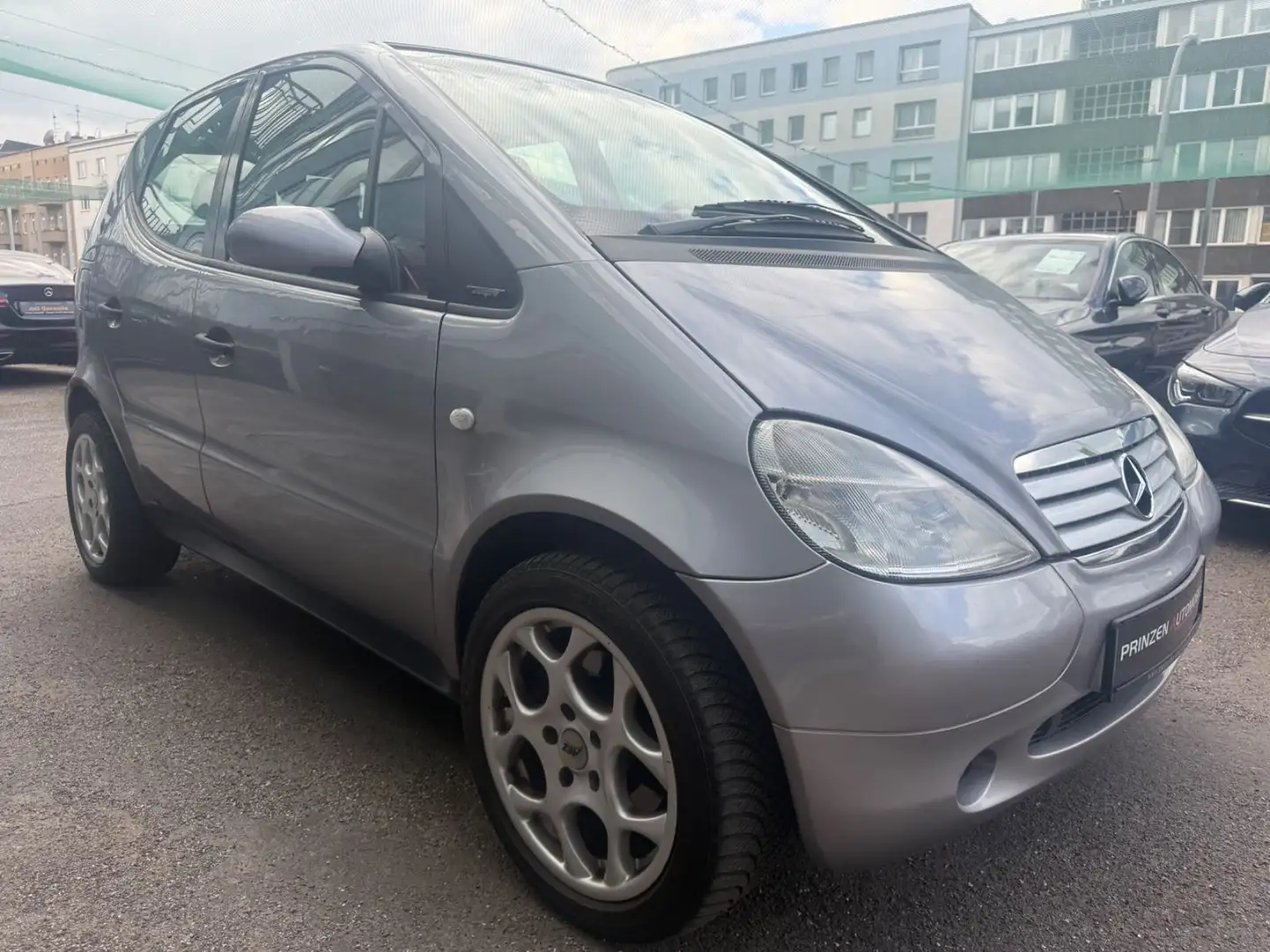 Mercedes-Benz A 190 AVANTGARDE*FALTDACH*AUT*DACH*1.HAND Silber - 2