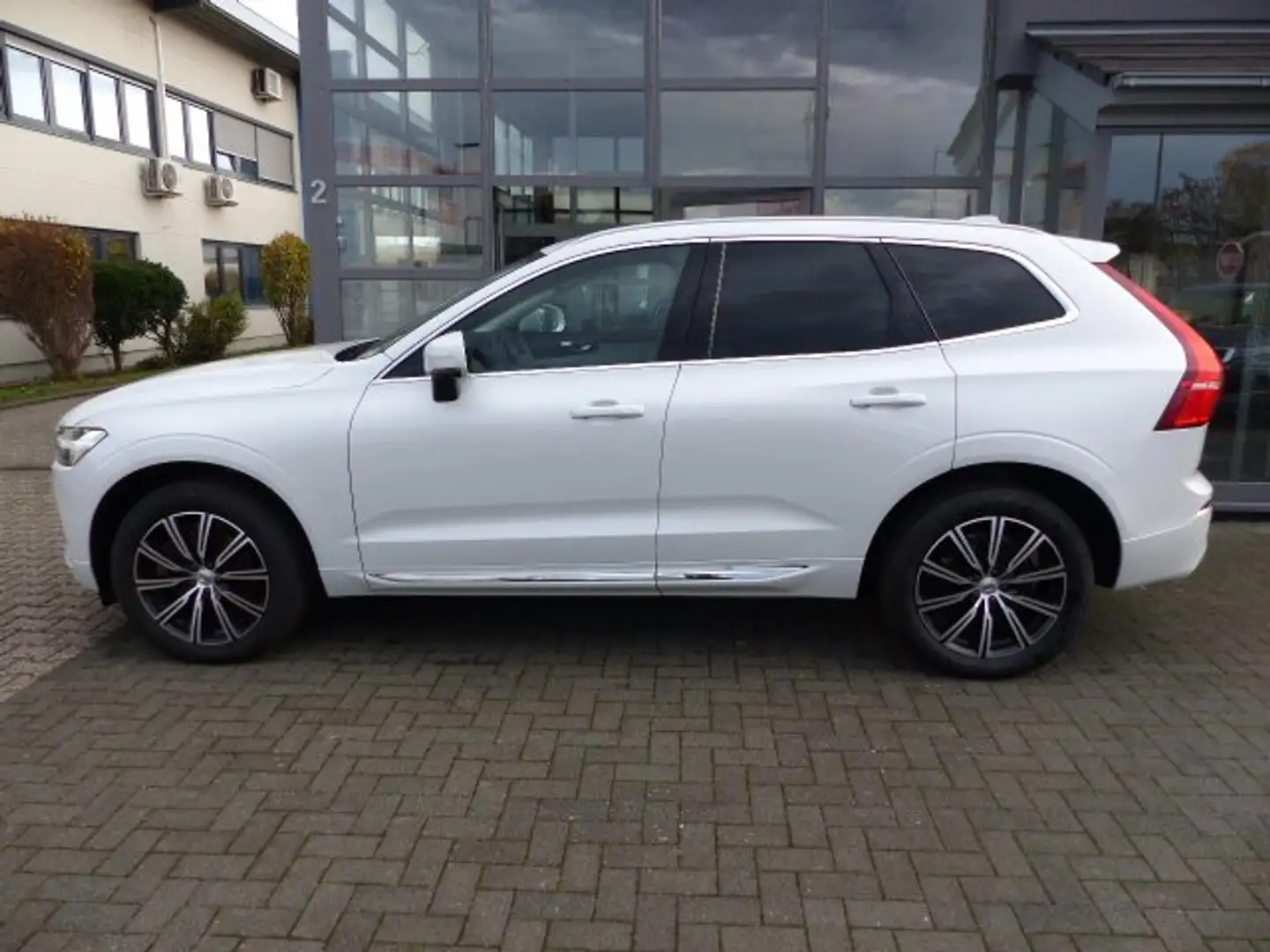 Volvo XC60 Inscription B4 AWD Aut.EUd*1.-HD*STHZG*AHK*H+K*CAM Weiß - 2