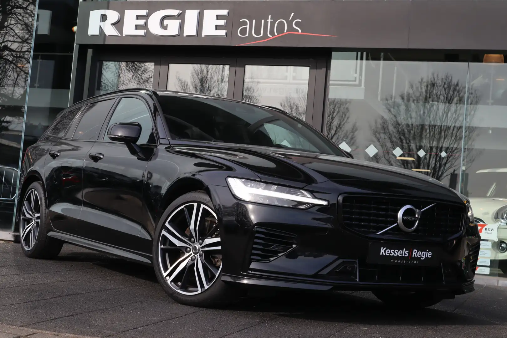 Volvo V60 2.0 T6 Recharge AWD R-Design Pano Leer Led Navi Noir - 1