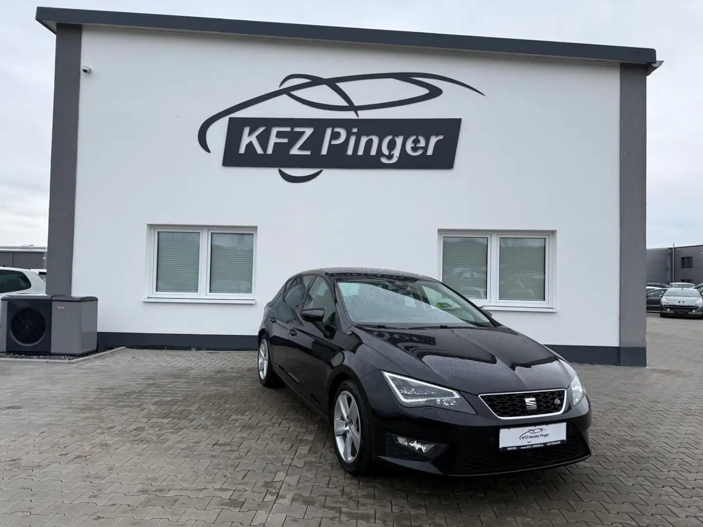 SEAT Leon FR Schwarz - 1