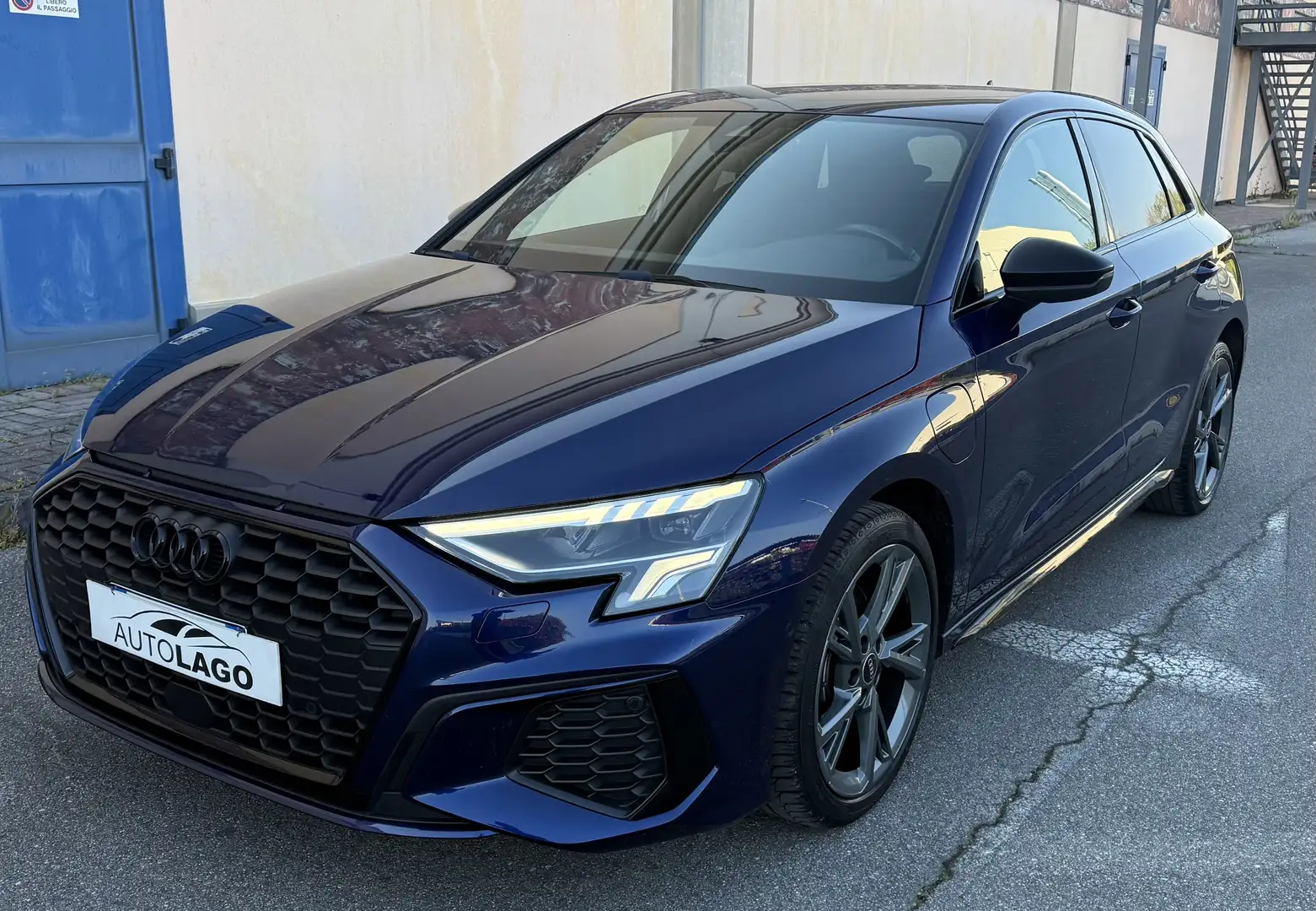 Audi A3 Sportback 40 1.5 tfsi e S line edition s-tronic Blau - 2
