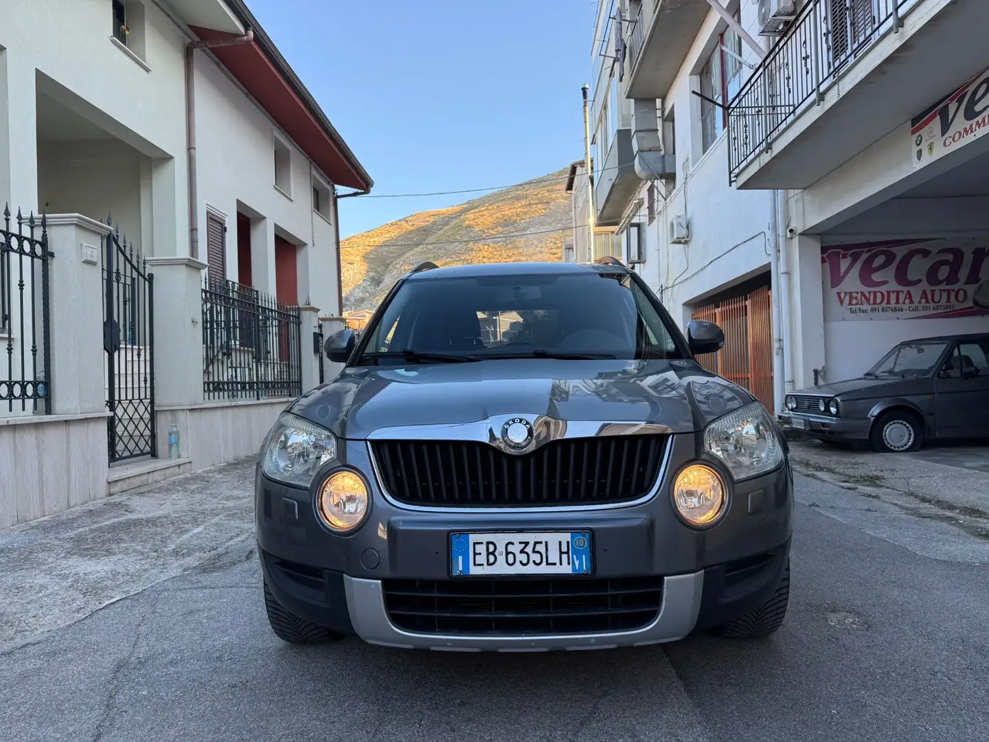 Skoda Yeti Yeti 2009 2.0 tdi Ambition (adventure) 4x4 110cv Gris - 1